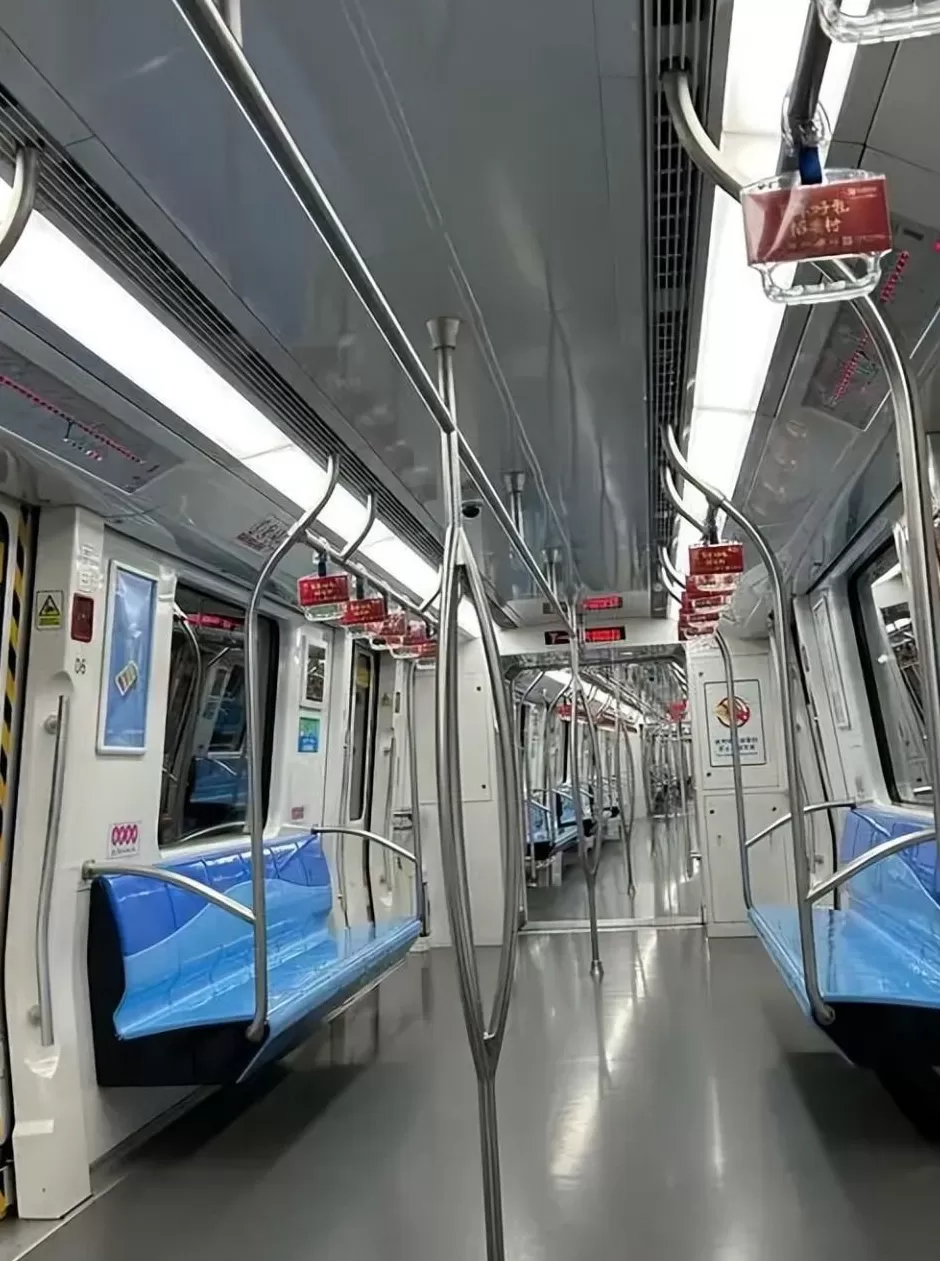 地铁不雅视频惊现“模仿潮”?大学生称“只是好玩”,律师提醒-第5张图片- 地铁不雅视频惊现“模仿潮”?大学生称“只是好玩”,律师提醒-第5张图片-