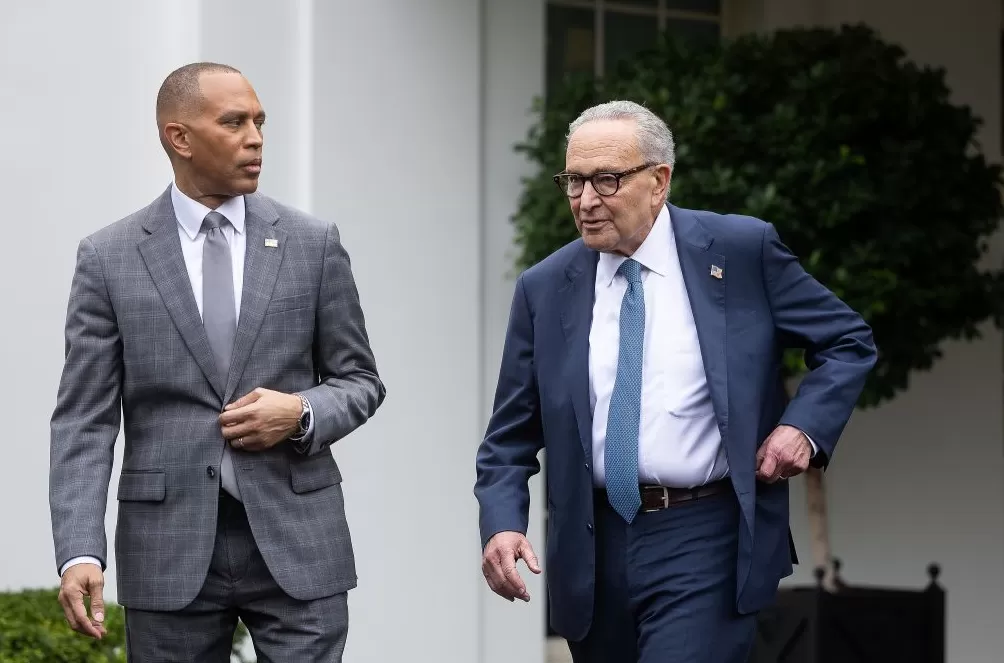 创纪录停摆画上昂贵句号?美国政府关门背后的深层代价与裂痕-第3张图片- 创纪录停摆画上昂贵句号?美国政府关门背后的深层代价与裂痕-第3张图片-