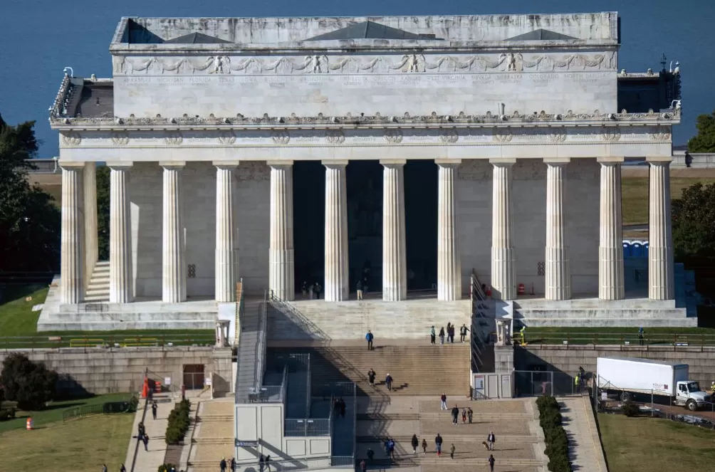 创纪录停摆画上昂贵句号?美国政府关门背后的深层代价与裂痕-第7张图片- 创纪录停摆画上昂贵句号?美国政府关门背后的深层代价与裂痕-第7张图片-