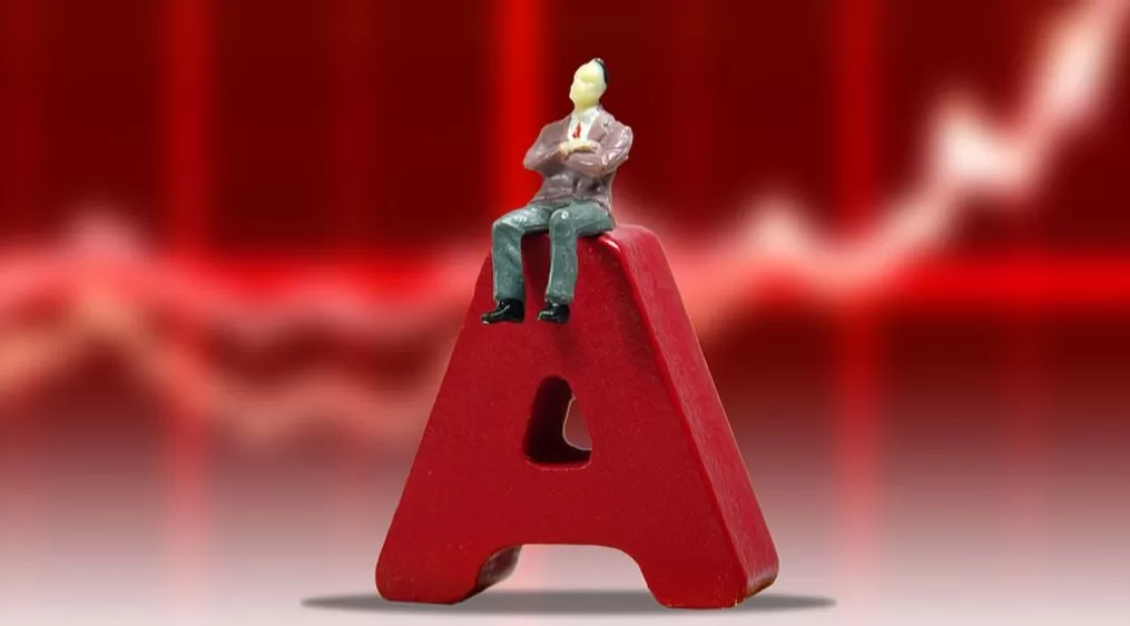 每日看盘｜新叙事未起波澜，动量资金收缩仓位意图坚决-第1张图片-