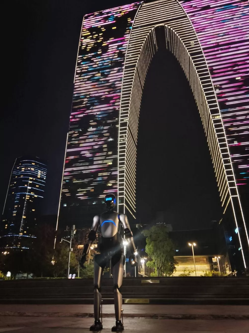 人形机器人从苏州走到上海，超106公里创吉尼斯世界纪录-第1张图片-