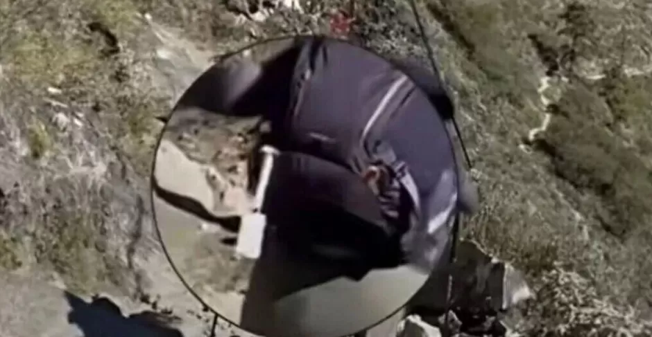 女子登山背包和滑雪服挂吊牌被网暴,当事人:系商品自带牌子和失联儿童寻亲卡-第1张图片- 女子登山背包和滑雪服挂吊牌被网暴,当事人:系商品自带牌子和失联儿童寻亲卡-第1张图片-