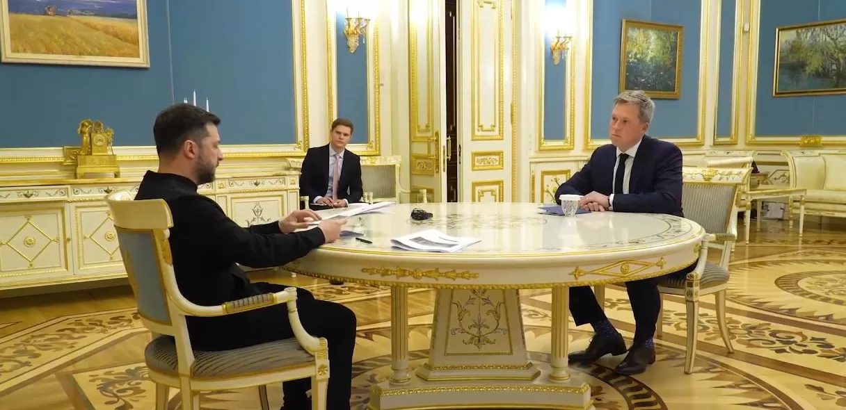 乌克兰总统会见美国陆军部长，讨论和平方案-第1张图片-