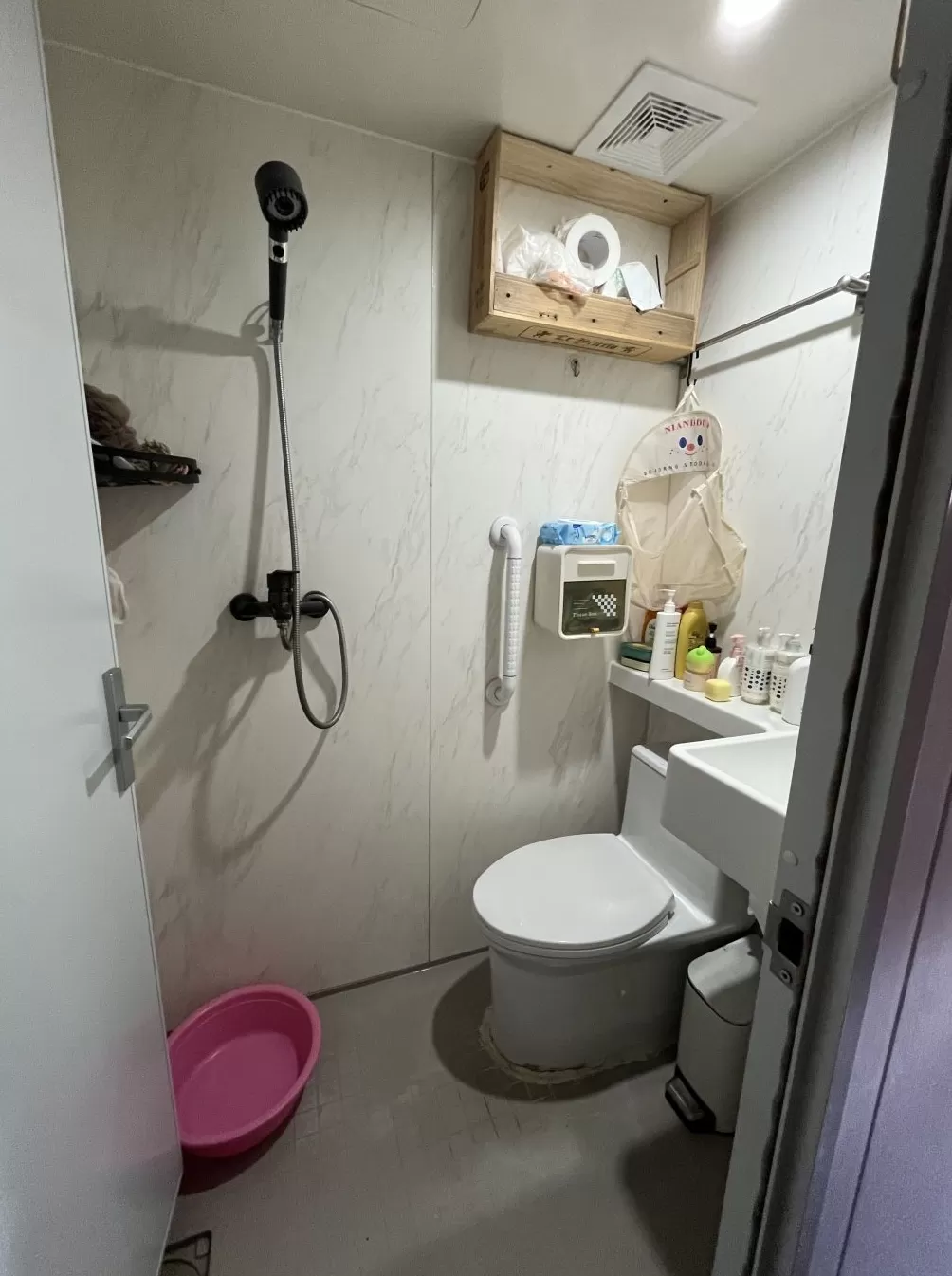 再见，每天清晨公厕前排队倒马桶的日子｜一平方米的改变有多难-第4张图片-