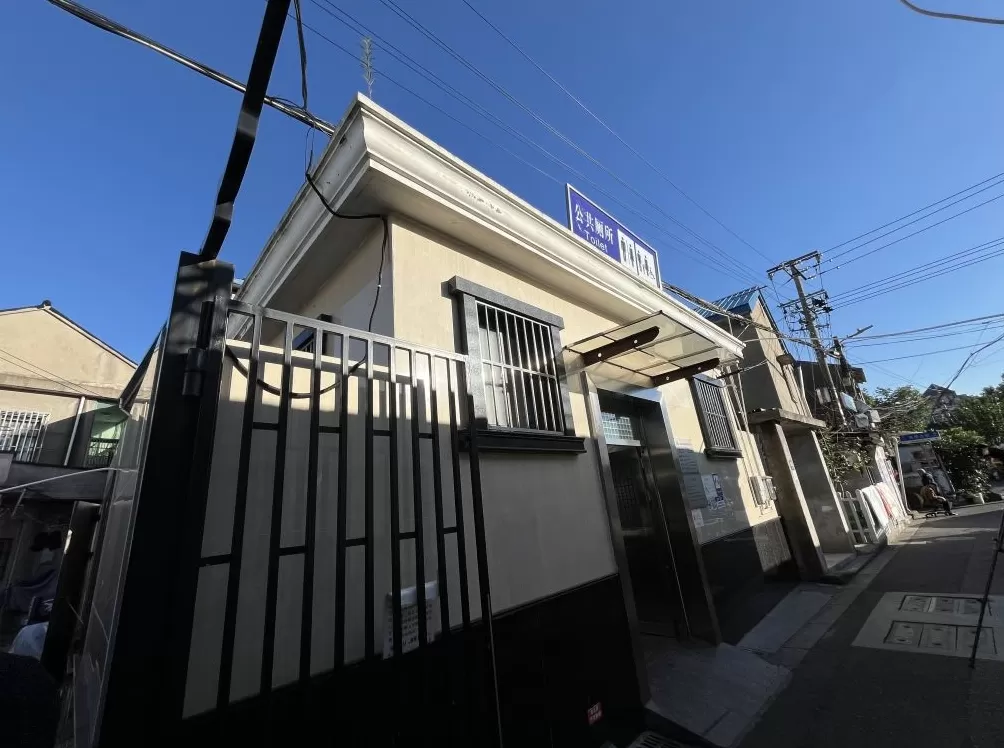 再见，每天清晨公厕前排队倒马桶的日子｜一平方米的改变有多难-第5张图片-