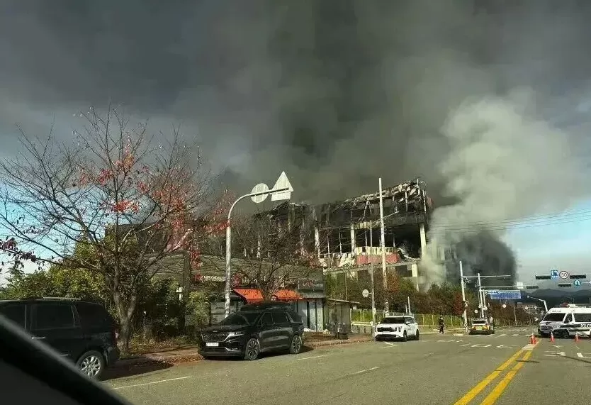 亚洲规模最大时尚物流中心突发大火：超1000万件衣服鞋子等被烧毁-第4张图片-