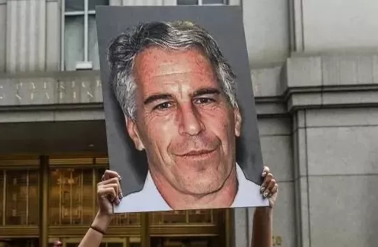 爱泼斯坦档案还藏了什么？从反对到签字，特朗普被自己反噬-第5张图片-