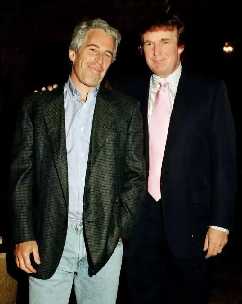 爱泼斯坦档案还藏了什么？从反对到签字，特朗普被自己反噬-第9张图片-