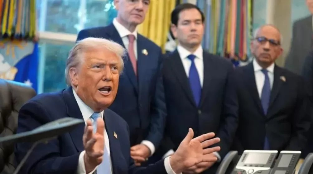 爱泼斯坦档案还藏了什么？从反对到签字，特朗普被自己反噬-第16张图片-