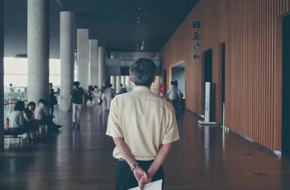 一个老师，不应该端着饭碗行乞-第4张图片-