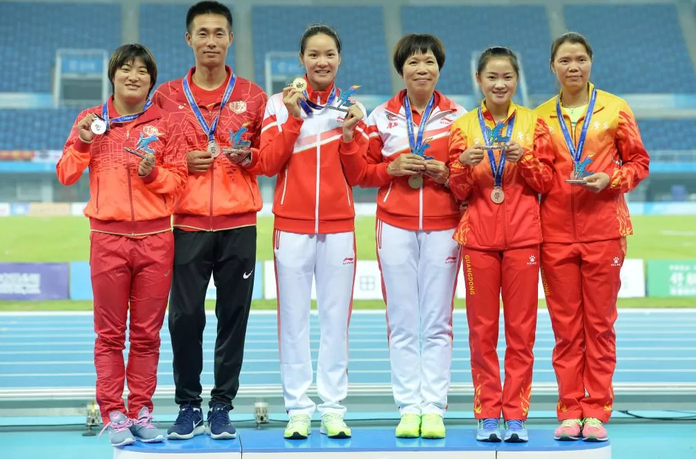 荣耀终章｜从打工妹到田径队大姐，爱笑的韦永丽写就一段传奇-第5张图片-