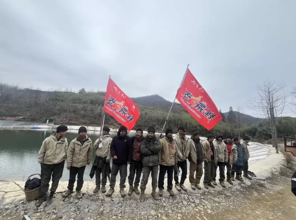 百亿流量背后的荒野争议：14名素人求生赛爆火，安全、生态与规则的三重考验-第1张图片-