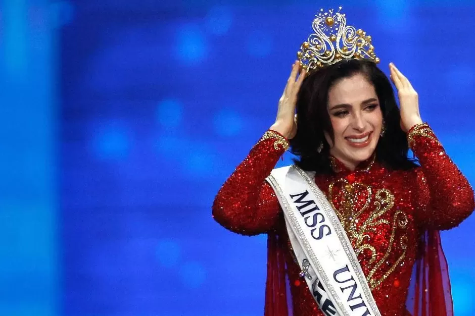 墨西哥选手获2025年环球小姐冠军，此前遭大赛总监当众辱骂，获选手集体退赛声援-第1张图片-
