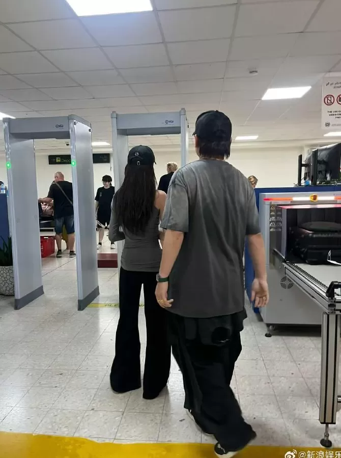 易梦玲称与胡彦斌海边视频为AI合成，胡彦斌：不是AI的-第7张图片-