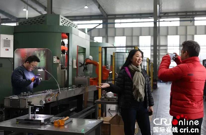 【2025打卡中国】商丘民权有多“冷”？外国网红在这里找到了一条百亿“热”链！-第1张图片-