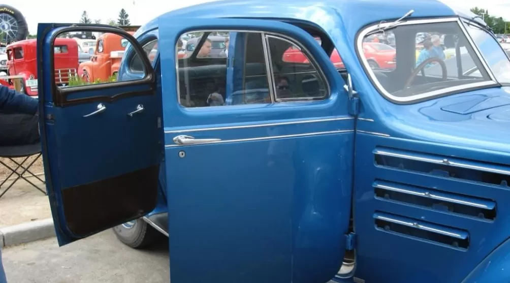 没门把手，没实体按键，反人类的汽车设计不想忍了-第4张图片-