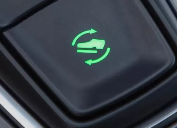 没门把手，没实体按键，反人类的汽车设计不想忍了-第8张图片-