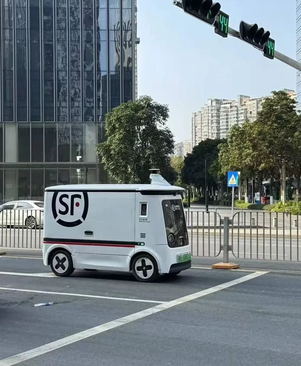 无人车在农村哐哐干活-第3张图片-