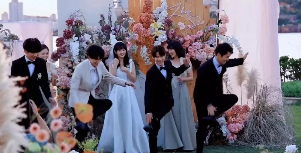 明星路演跳短视频尬舞，粉丝都看不下去了-第1张图片-