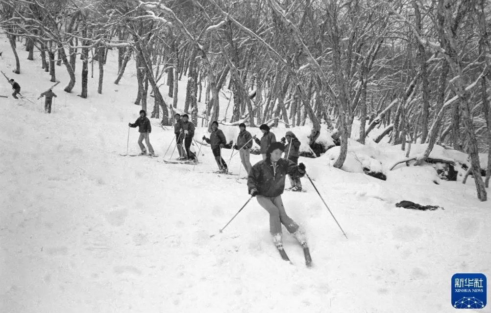 时光相册丨新雪季开启！影像见证中国滑雪“华丽转身”-第15张图片-