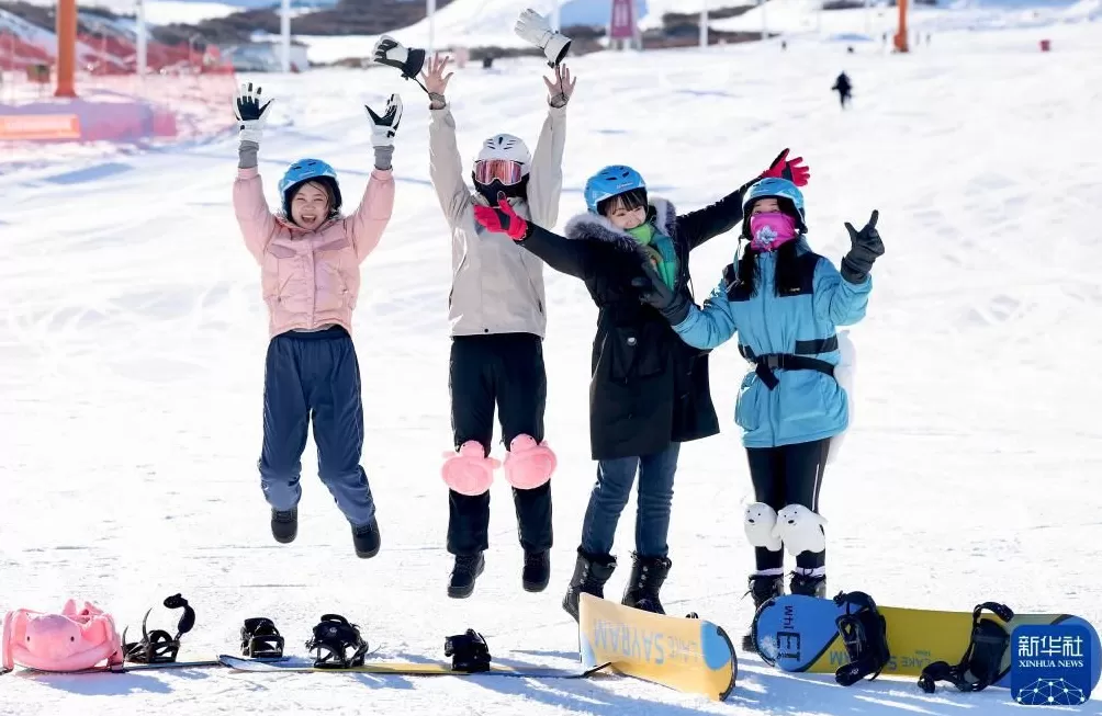 时光相册丨新雪季开启！影像见证中国滑雪“华丽转身”-第28张图片-