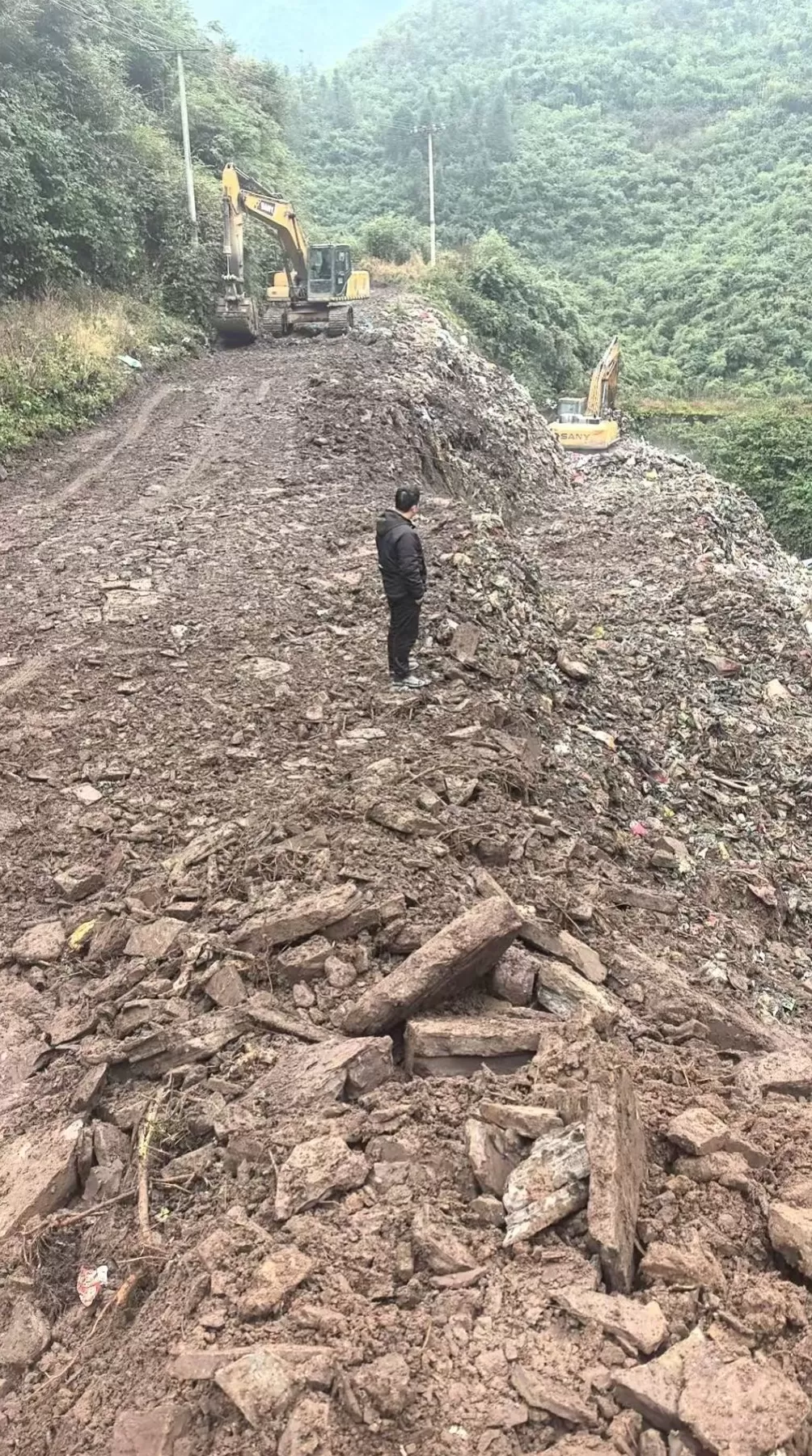 云南彝良再回应“深山现上百吨生活垃圾”：严打非法倾倒行为，追责监管不到位问题-第2张图片-