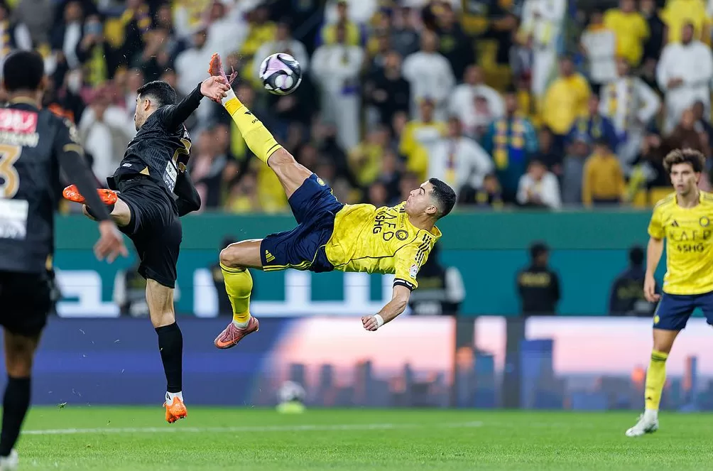 体坛联播｜阿森纳4比1大胜热刺，梅罗双双上演精彩进球-第15张图片-