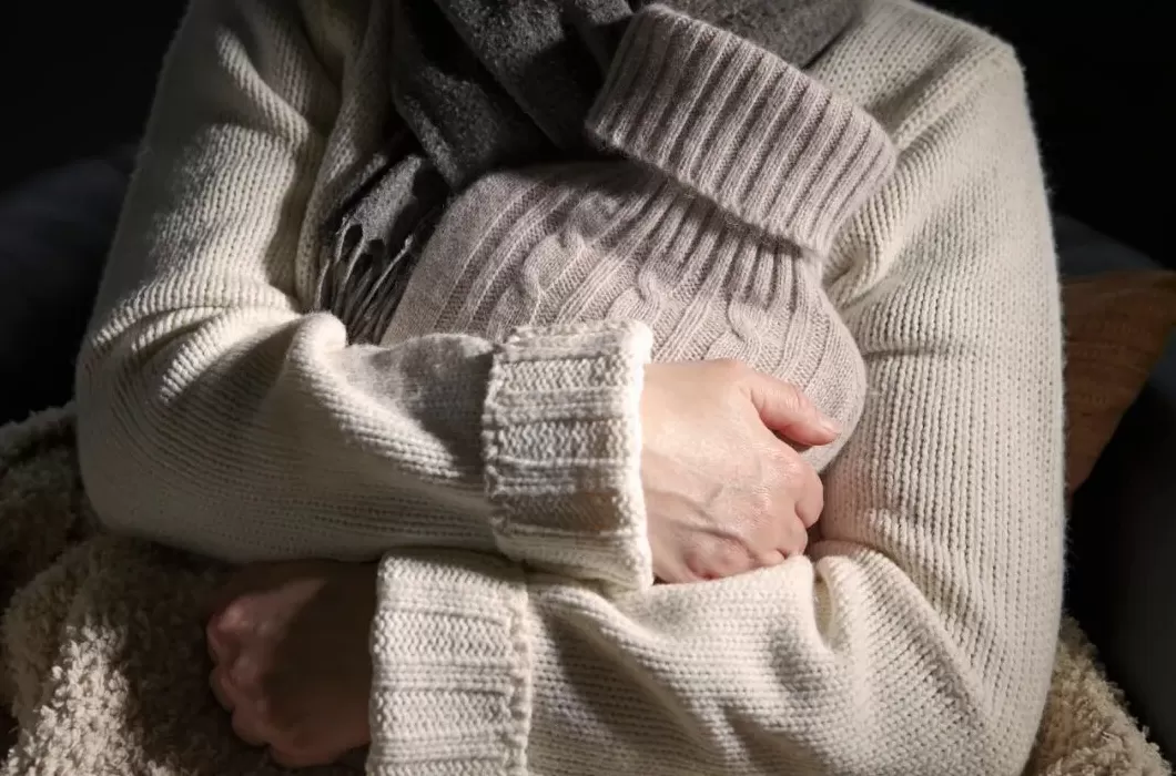 为什么有人一穿高领就浑身难受？小心这种病，严重会引起猝死-第2张图片-