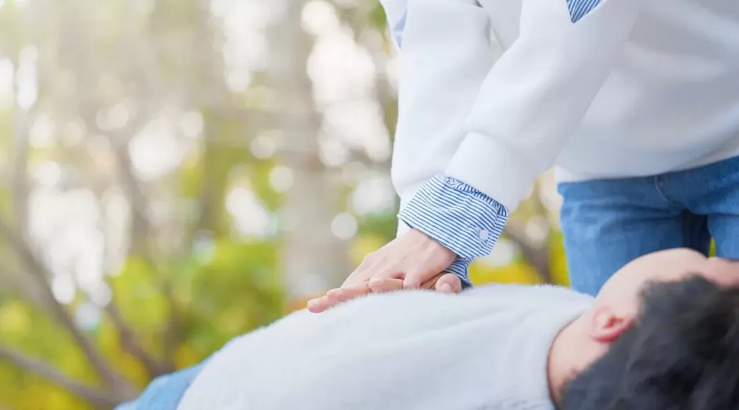 为什么有人一穿高领就浑身难受？小心这种病，严重会引起猝死-第3张图片-