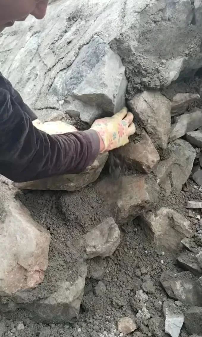 丹东一高速被指征占土地后水渠护坡恢复质量差，中铁广州工程局回应-第2张图片-