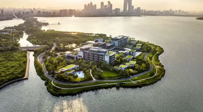 “旅行经济上行期的美”,源于消费体验的重构 | 2025界面旅行向往指南系列②-第1张图片- “旅行经济上行期的美”,源于消费体验的重构 | 2025界面旅行向往指南系列②-第1张图片-