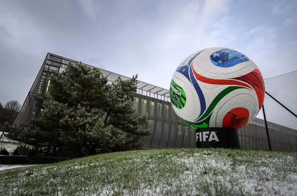 体坛联播｜切尔西三球完胜十人巴萨，世界杯抽签分档出炉-第8张图片-