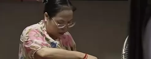 52岁女子遭家暴勇敢维权,曾因女儿跪求不要离婚忍了10年,警方通报:情况属实-第1张图片- 52岁女子遭家暴勇敢维权,曾因女儿跪求不要离婚忍了10年,警方通报:情况属实-第1张图片-