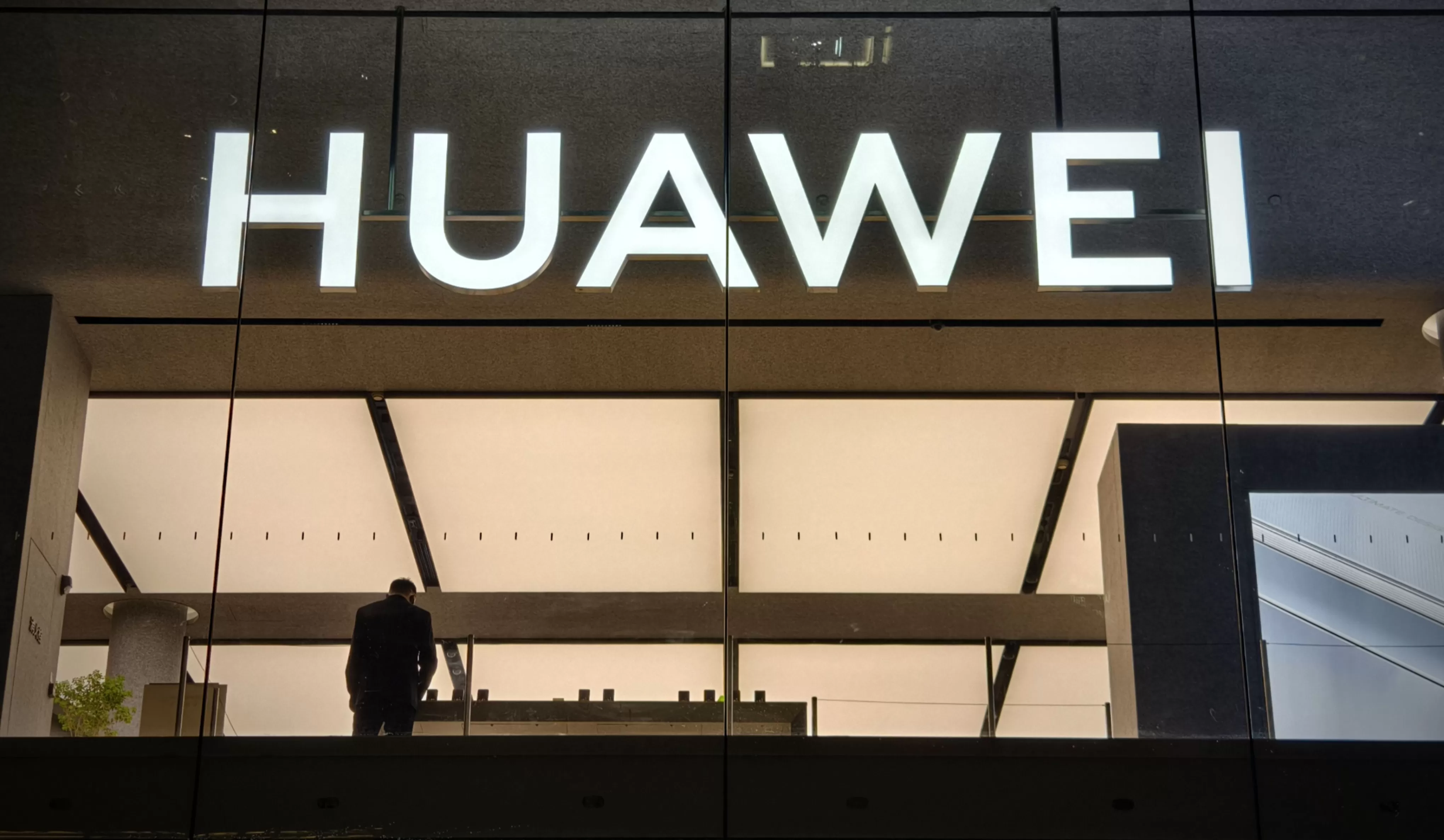 独家|华为Mate80首批备货30万台左右,渠道商称“定价很有魄力”-第1张图片- 独家|华为Mate80首批备货30万台左右,渠道商称“定价很有魄力”-第1张图片-