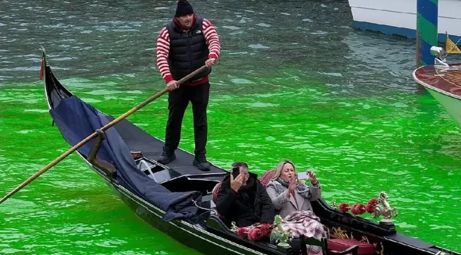 环保少女将大运河“染绿”，被罚禁止进入威尼斯48小时-第1张图片-