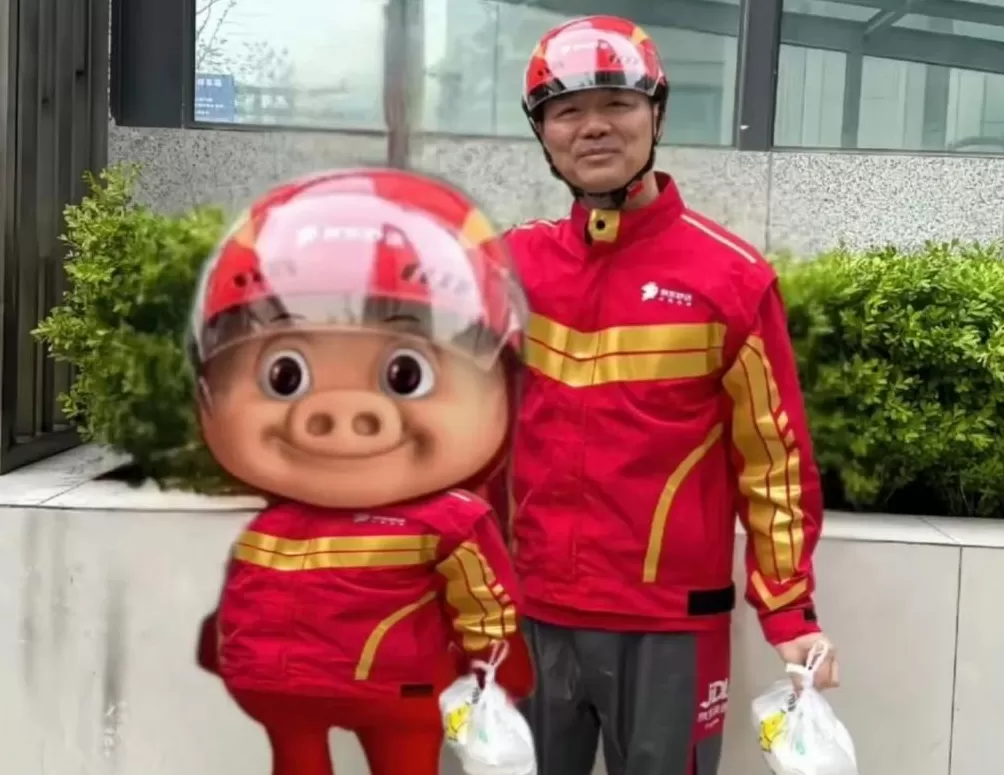 法拉利大战迈凯轮：京东外卖骑手内测新工服曝光，与淘宝闪购“红橙对决”-第2张图片-