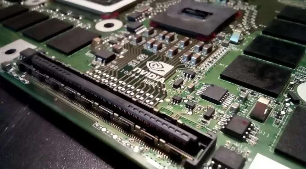 黄仁勋遗憾退出中国市场，特朗普放行H200？267家机构疯抢“国产英伟达”-第1张图片-