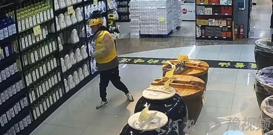 超市老板给脑瘫外卖小哥换工作,当事人:比送外卖时收入翻倍;保洁和厨师都是残疾人-第1张图片- 超市老板给脑瘫外卖小哥换工作,当事人:比送外卖时收入翻倍;保洁和厨师都是残疾人-第1张图片-