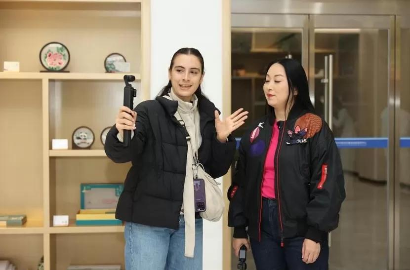 【2025打卡中国】外国网红点赞“Amazing郑州”:在这里看见未来中国的模样-第3张图片- 【2025打卡中国】外国网红点赞“Amazing郑州”:在这里看见未来中国的模样-第3张图片-