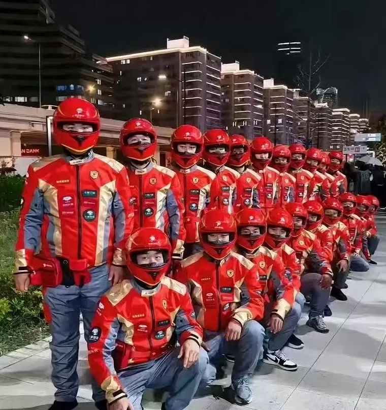 外卖小哥“新装”也要卷了？多个外卖平台回应-第1张图片-