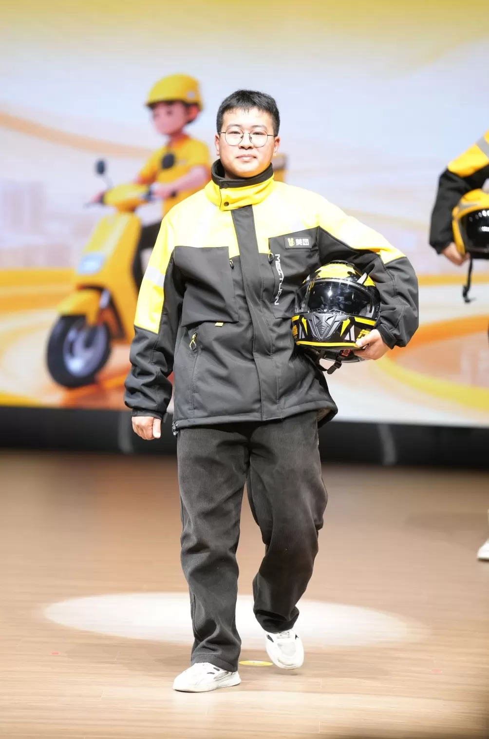 外卖小哥“新装”也要卷了？多个外卖平台回应-第3张图片-