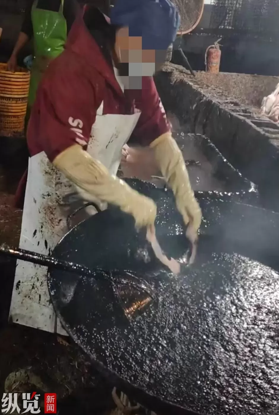 男子举报浙江永嘉一生鸭屠宰点肮脏不堪,疑用沥青脱毛,当地多部门赶到现场进行调查-第1张图片- 男子举报浙江永嘉一生鸭屠宰点肮脏不堪,疑用沥青脱毛,当地多部门赶到现场进行调查-第1张图片-